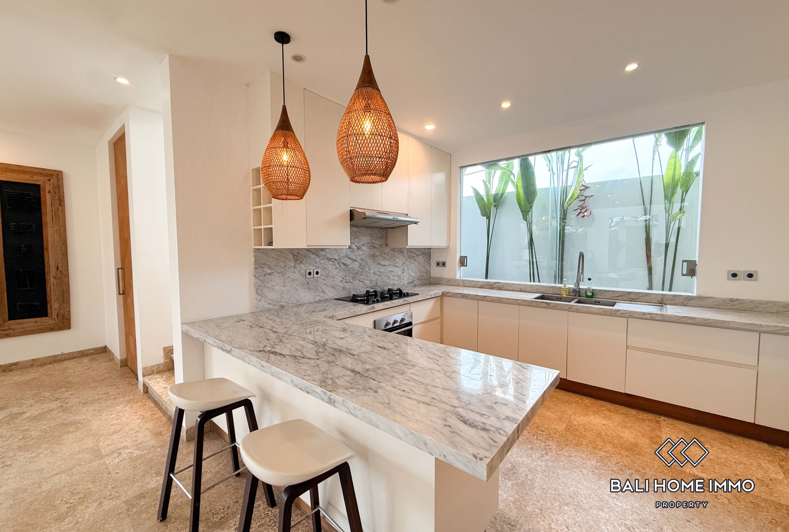 Spacious 5 Bedroom Family Villa For Rent in Canggu Residential Side — image 4