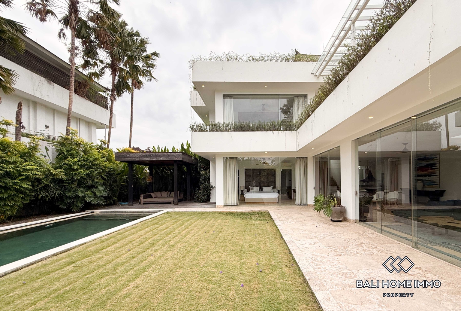 Spacious 5 Bedroom Family Villa For Rent in Canggu Residential Side