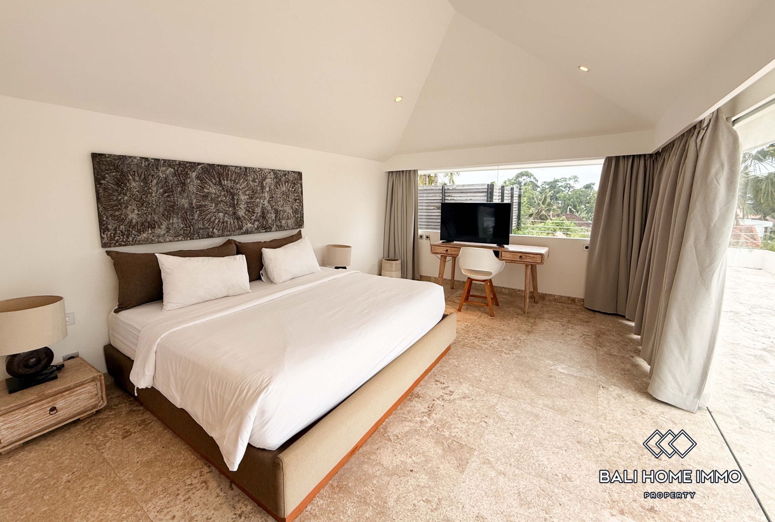 Spacious 5 Bedroom Family Villa For Rent in Canggu Residential Side — image 12
