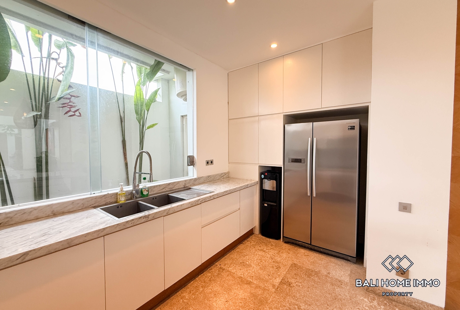 Spacious 5 Bedroom Family Villa For Rent in Canggu Residential Side — image 6
