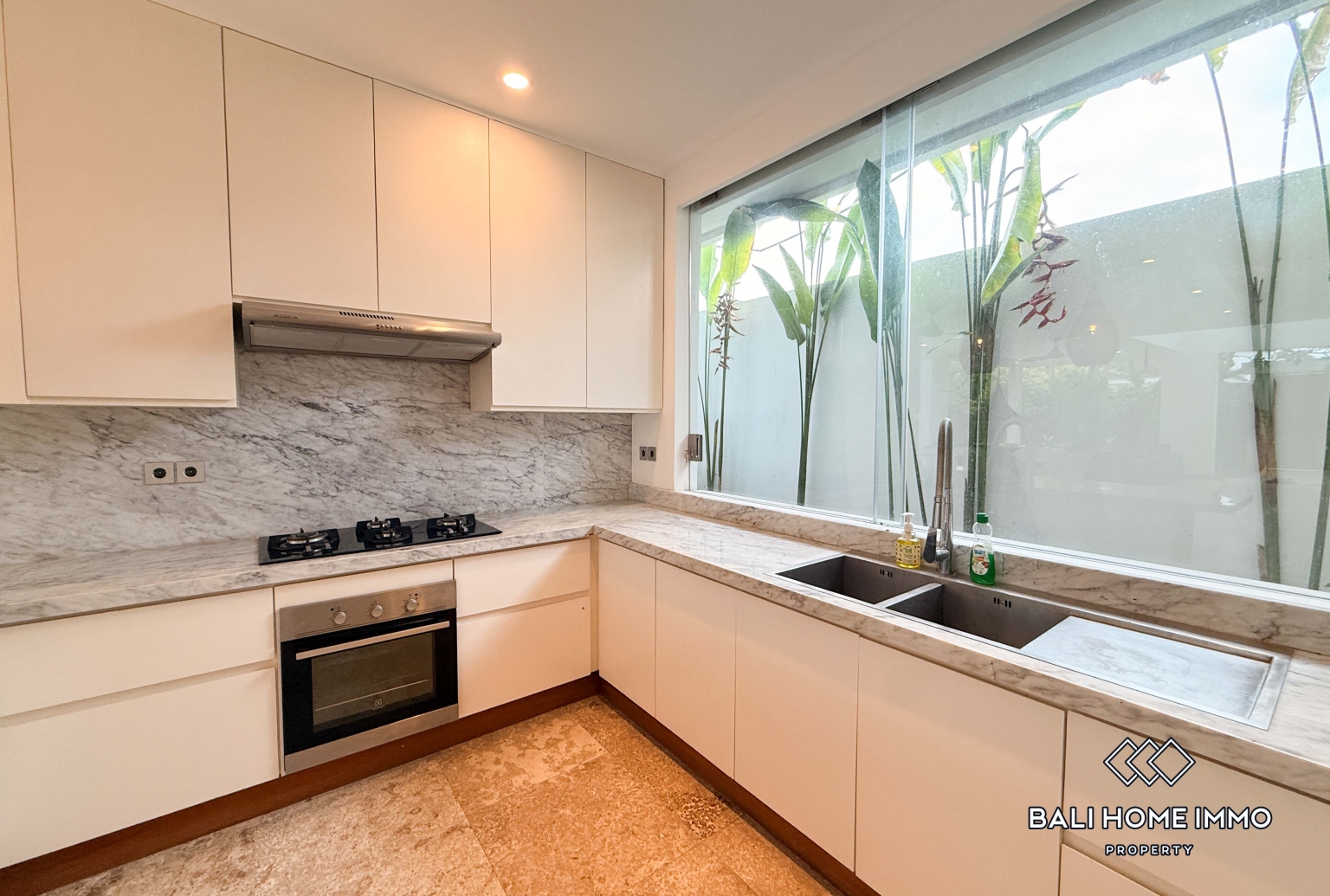 Spacious 5 Bedroom Family Villa For Rent in Canggu Residential Side — image 5