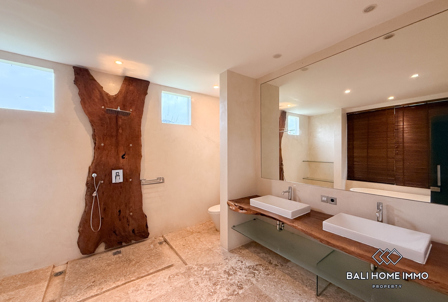 Spacious 5 Bedroom Family Villa For Rent in Canggu Residential Side — image 16