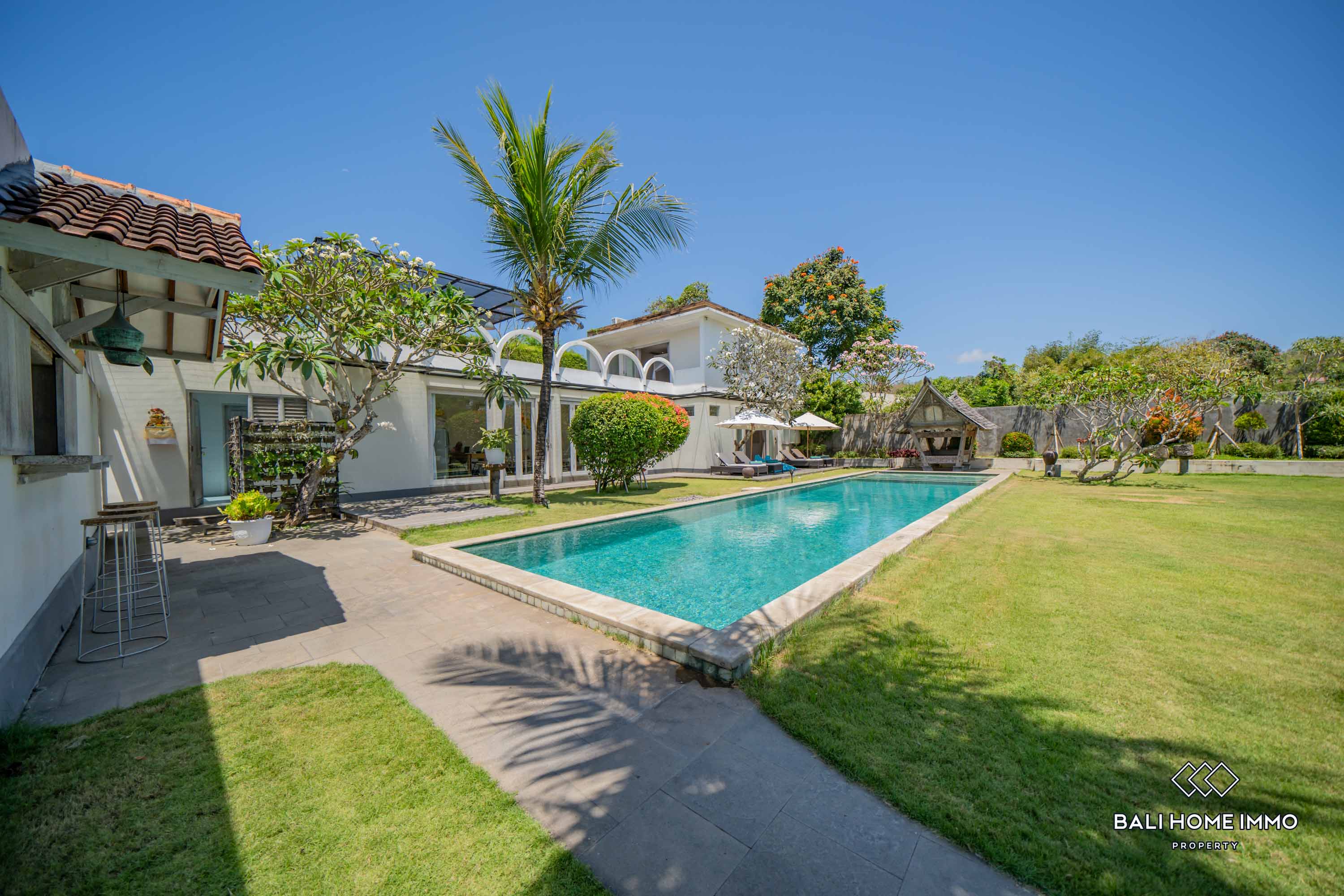 SPACIOUS 5 BEDROOMS VILLA FOR MONTHLY RENTAL IN BALI - JIMBARAN