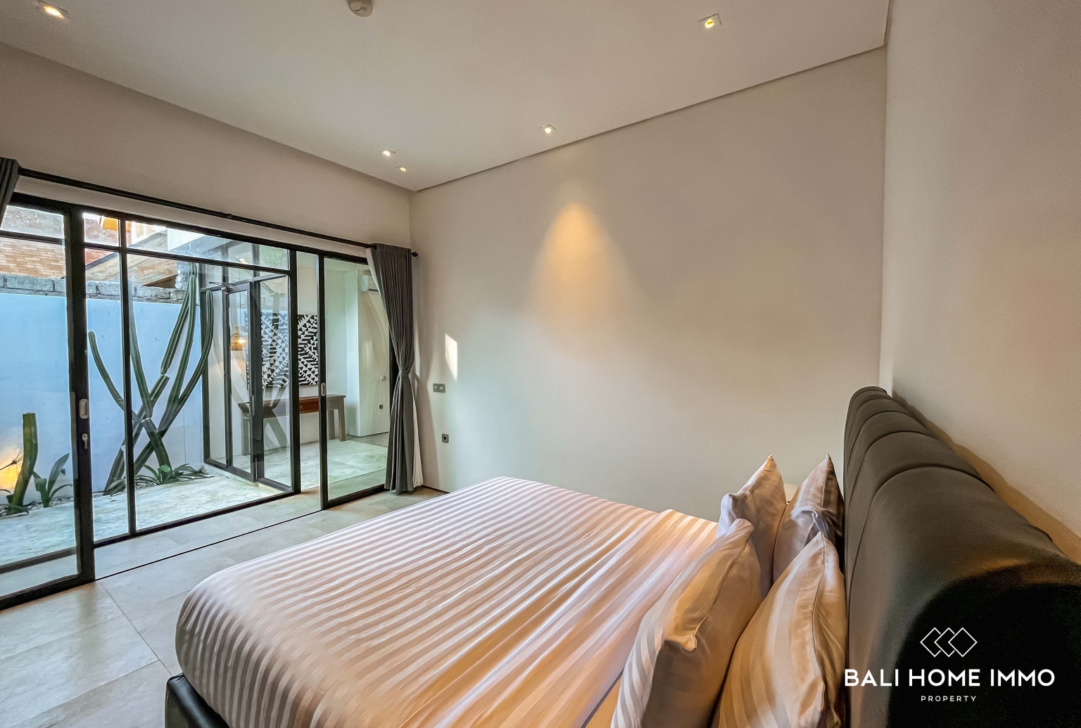 SPACIOUS 5 BEDROOMS VILLA FOR YEARLY RENTAL IN NUSA DUA — image 19