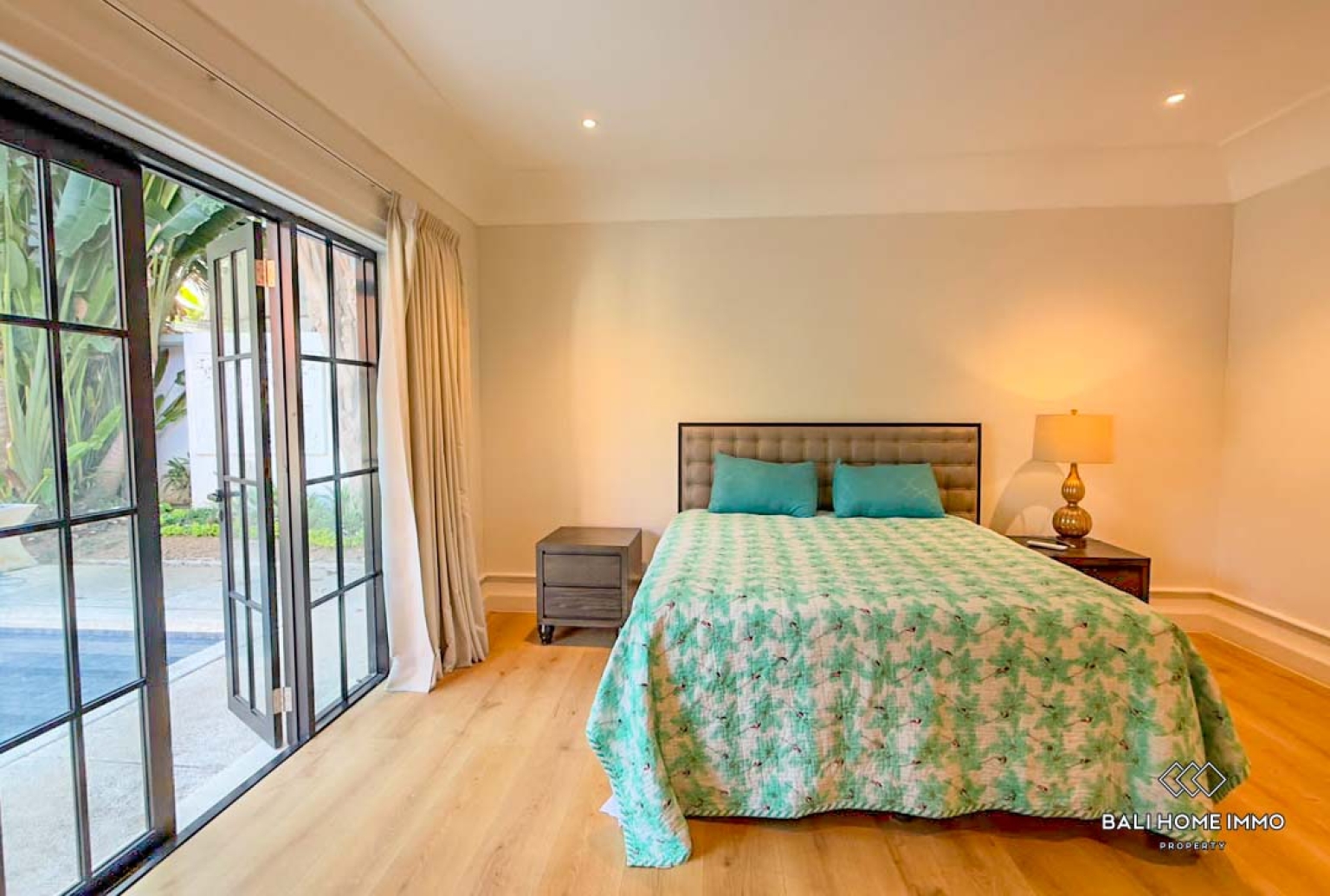 Spacious 5 Bedrooms villa with private apartment for rental in Bali Sanur — image 10