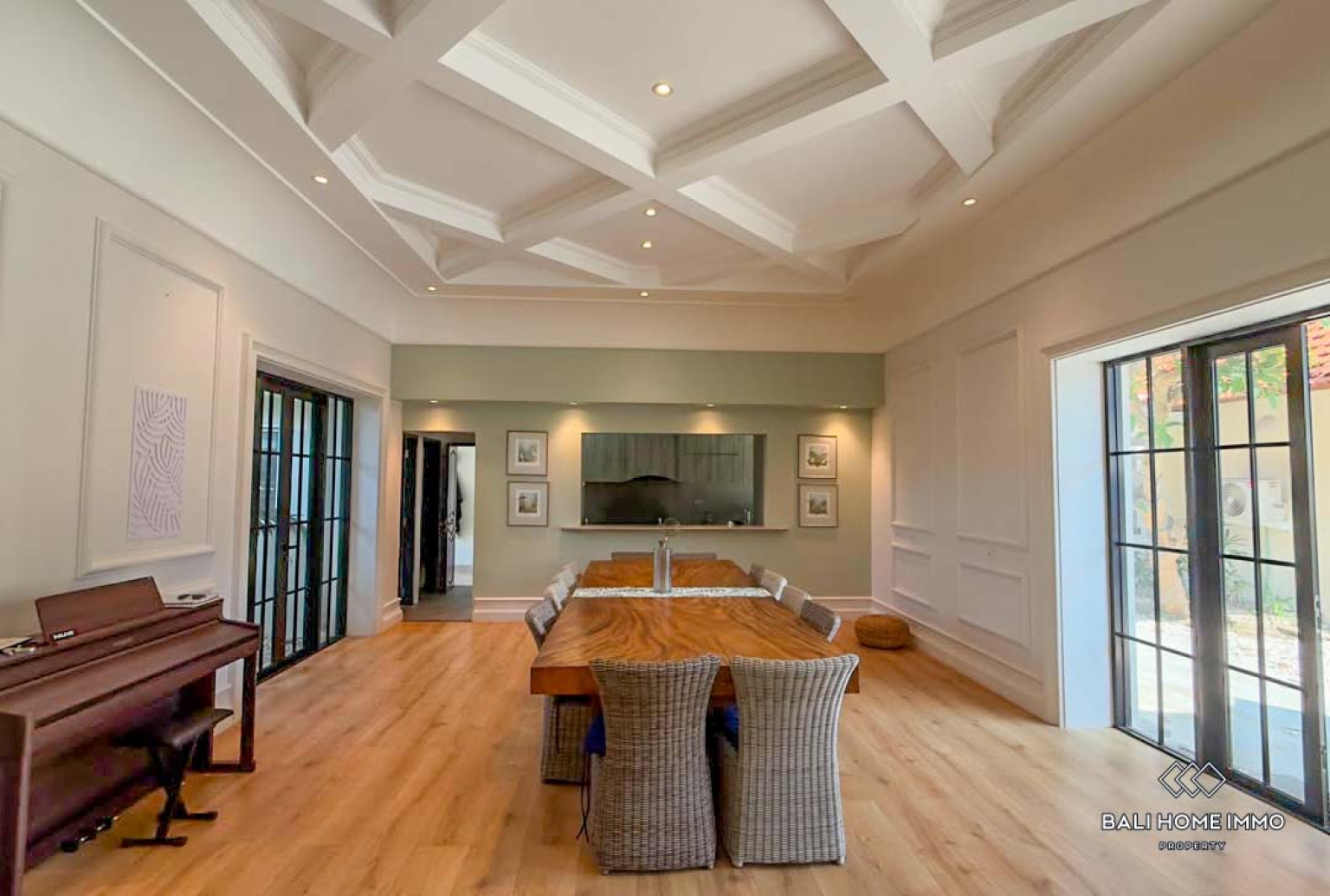 Spacious 5 Bedrooms villa with private apartment for rental in Bali Sanur — image 4