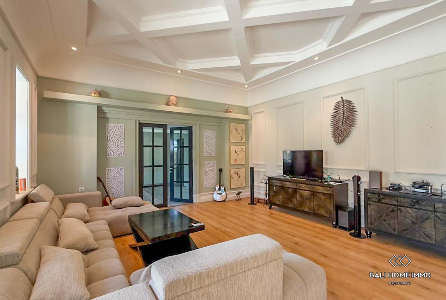 Spacious 5 Bedrooms villa with private apartment for rental in Bali Sanur — image 1
