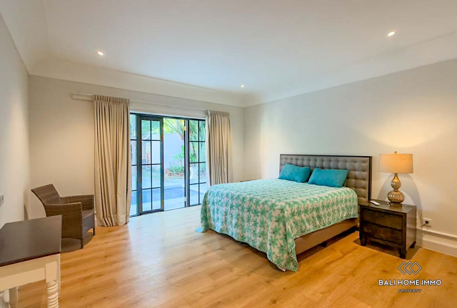 Spacious 5 Bedrooms villa with private apartment for rental in Bali Sanur — image 9