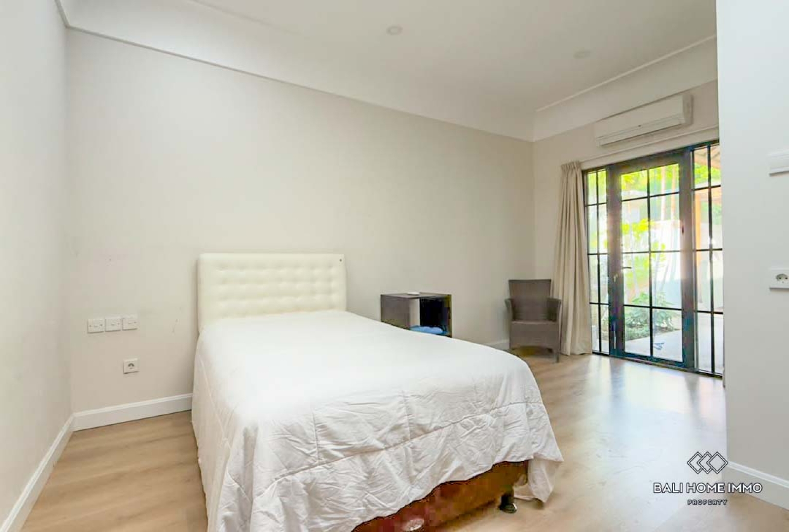 Spacious 5 Bedrooms villa with private apartment for rental in Bali Sanur — image 13