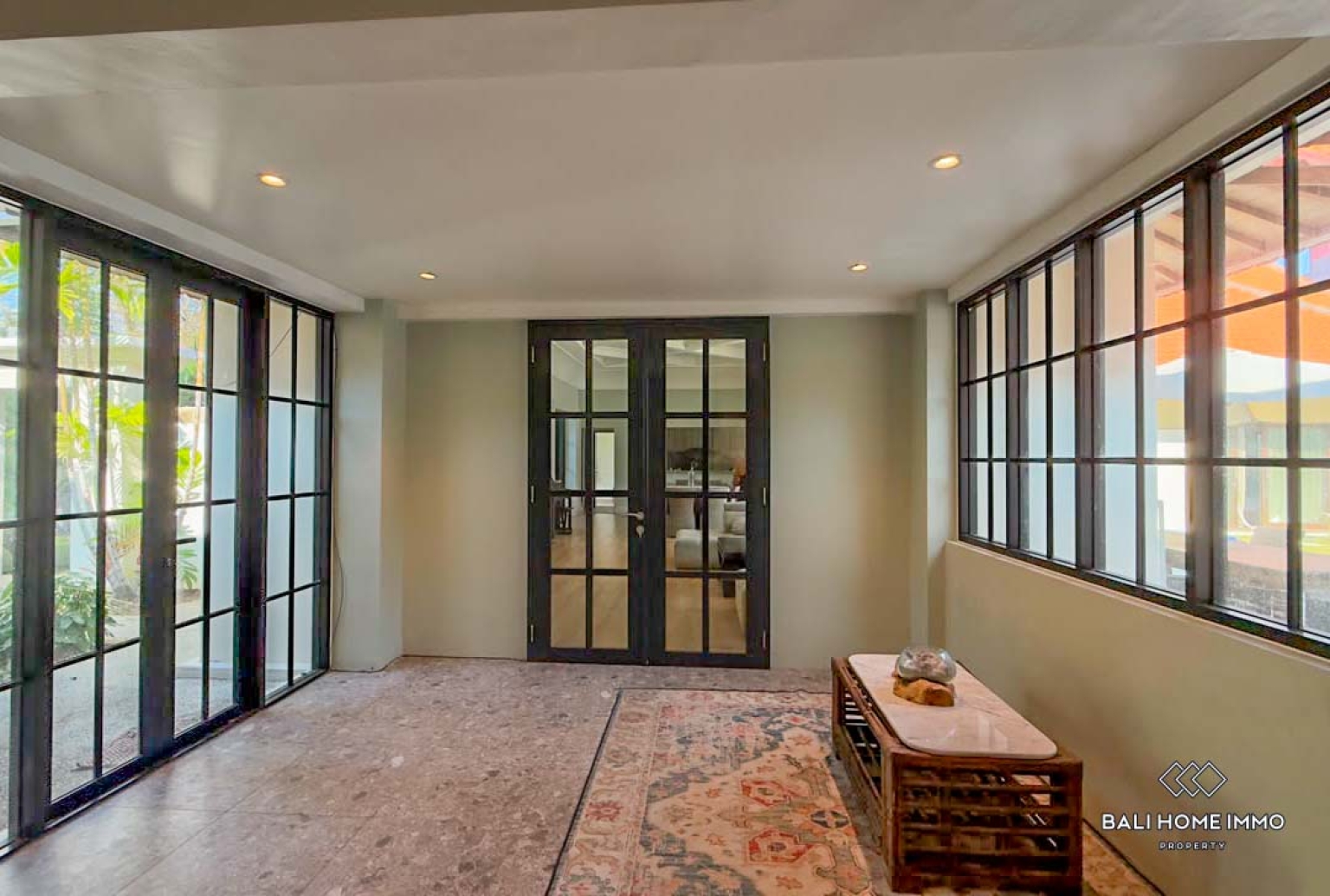 Spacious 5 Bedrooms villa with private apartment for rental in Bali Sanur — image 8