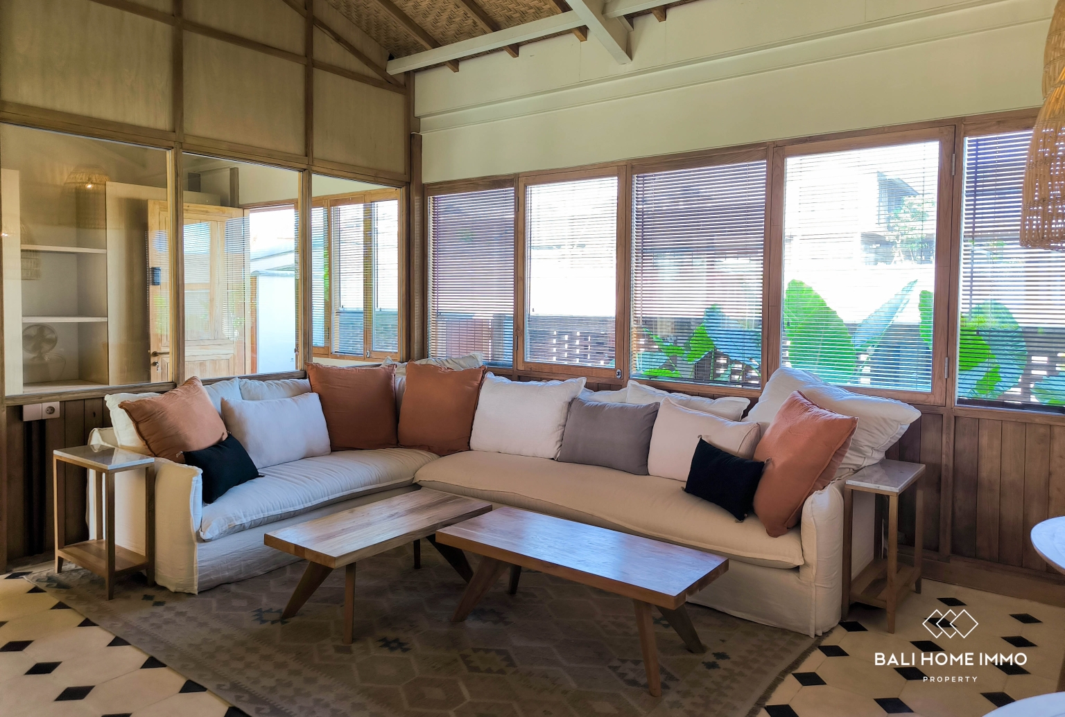 Spacious 6-Bedroom Beachside Villa For Rent in Seseh — image 7