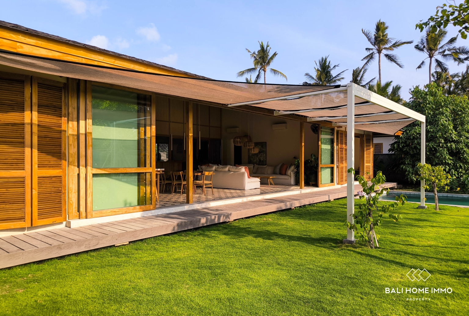 Spacious 6-Bedroom Beachside Villa For Rent in Seseh — image 1