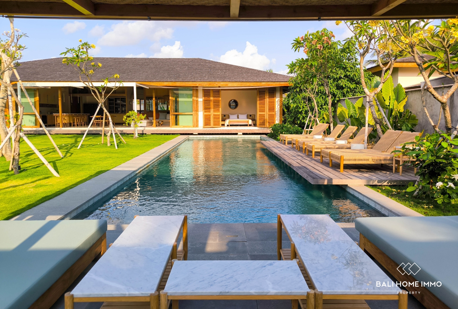 Spacious 6-Bedroom Beachside Villa For Rent in Seseh