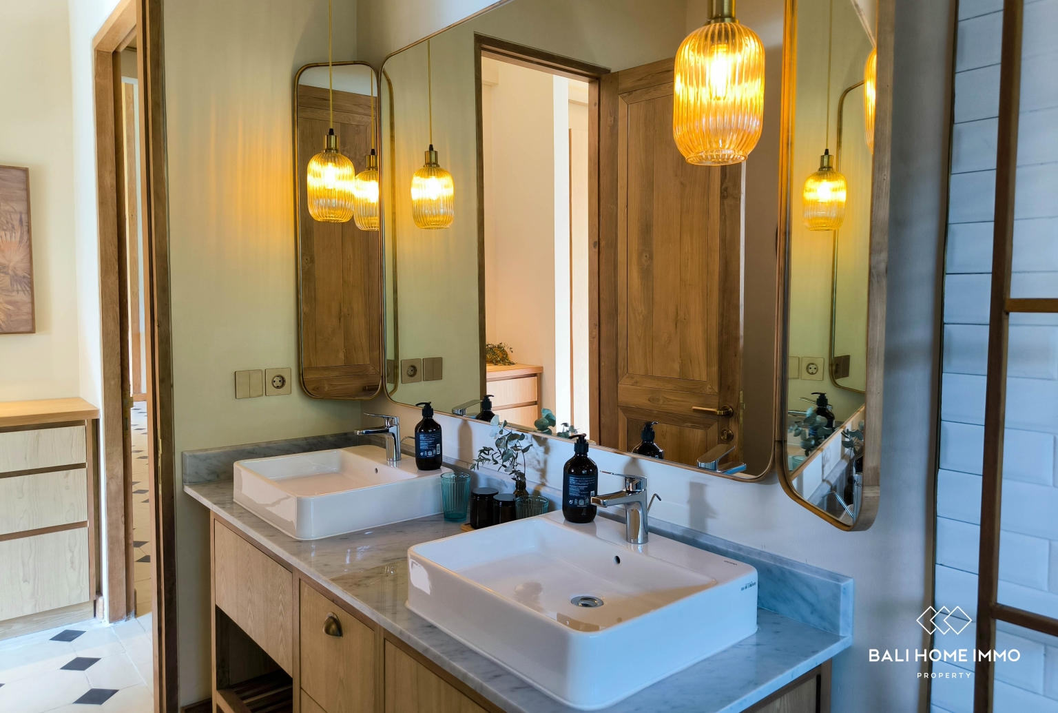 Spacious 6-Bedroom Beachside Villa For Rent in Seseh — image 19