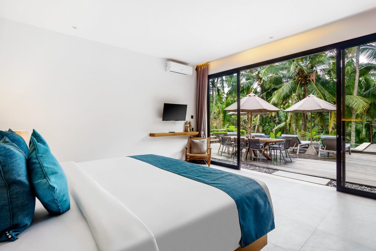 Infinity-Pool Villa · 6BR · Ubud — 6BR Villa Rental in Ubud — image 16