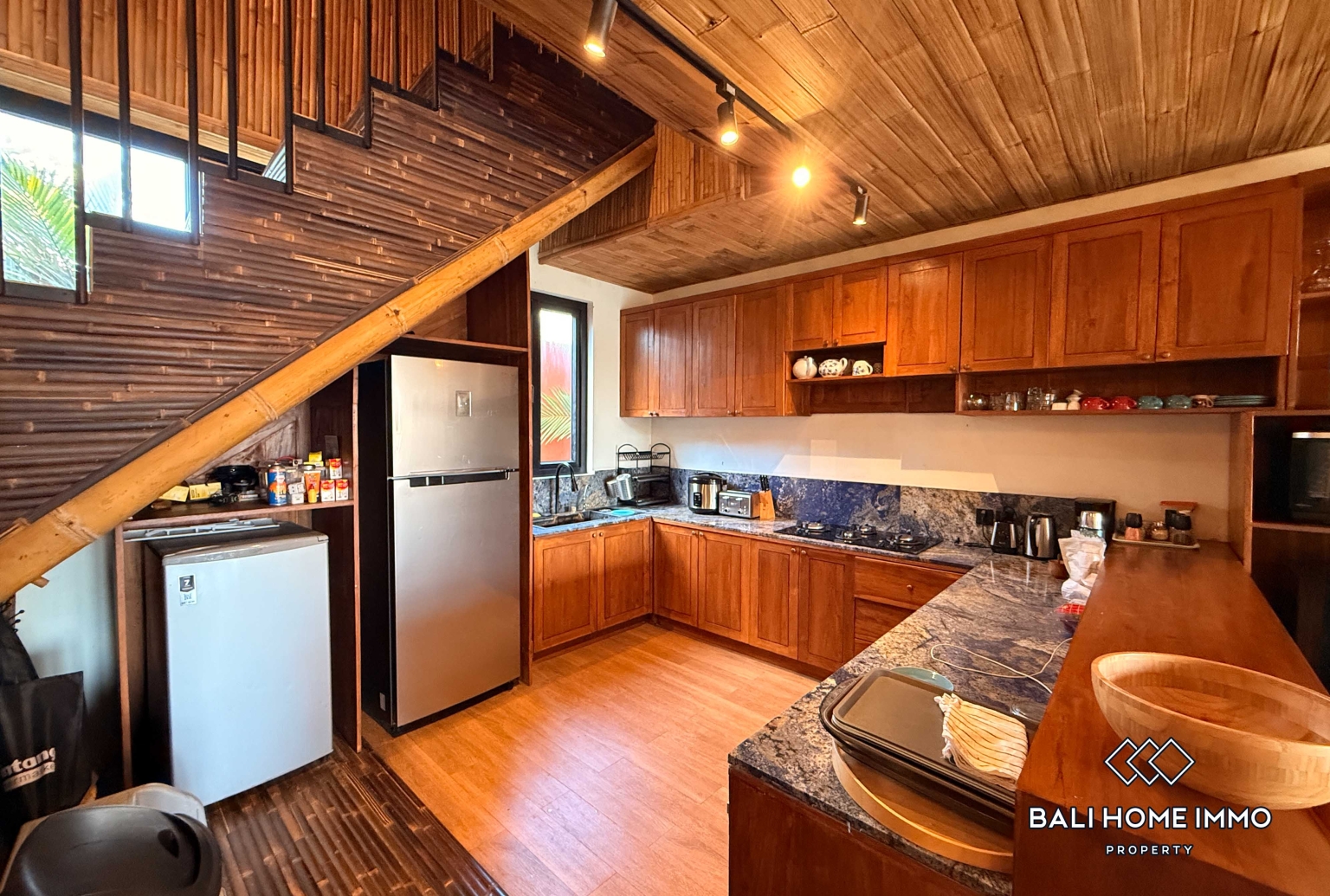 Unique Bamboo Style 6 Bedroom Villa For Rent in Legian — image 6