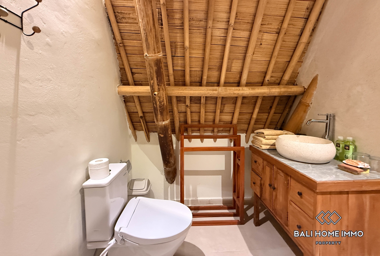 Unique Bamboo Style 6 Bedroom Villa For Rent in Legian — image 16