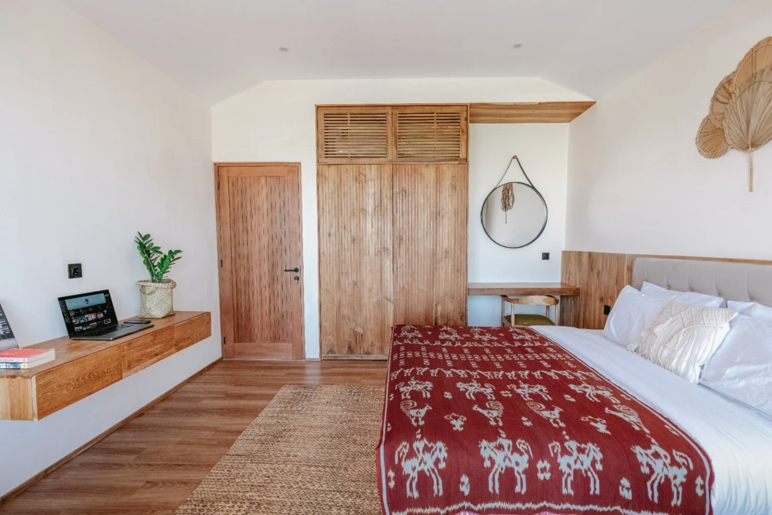 6-Bedroom Villa with Joglo Buildings for Long-Term Rent in Tumbak Bayuh — image 4