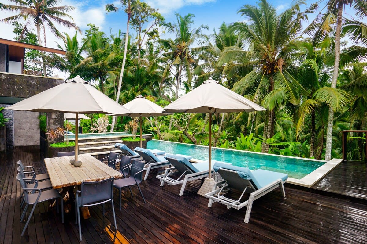 Infinity-Pool Villa · 6BR · Ubud — 6BR Villa Rental in Ubud — image 14