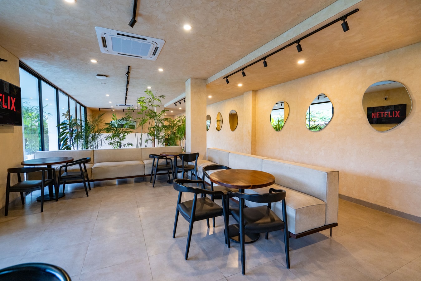 SB 301 - 1BR Pool Suite, Near Batu Belig Beach - Canggu, Bali — image 15