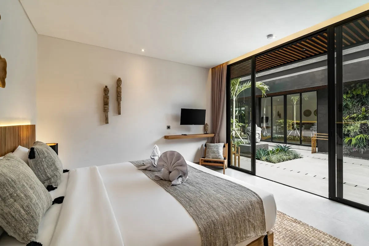 5 BR Designer Tropical-Modern Retreat Ubud — 5BR Villa Rental in Ubud — image 12