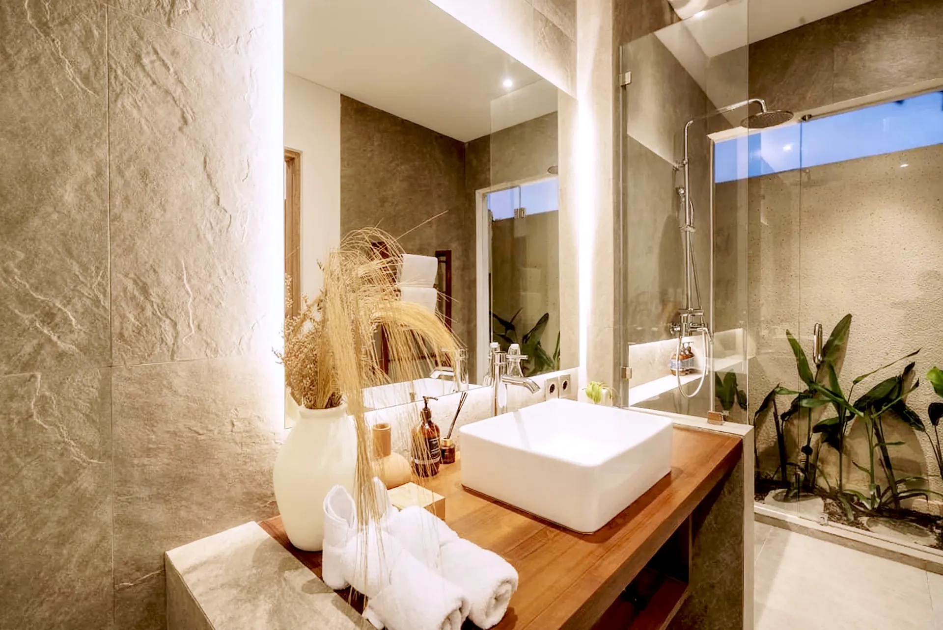4 BR Tropical-Modern Rice-Field Retreat Ubud — 4BR Villa Rental in Ubud — image 7