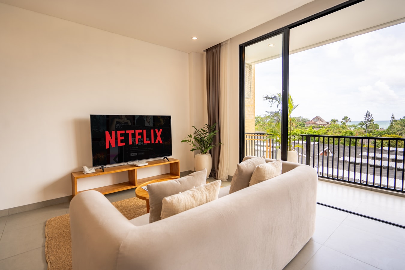 SB 301 - 1BR Pool Suite, Near Batu Belig Beach - Canggu, Bali — image 7