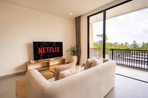 SB 302 - 1BR Pool Suite, Near Batu Belig Beach - Canggu, Bali — image 12