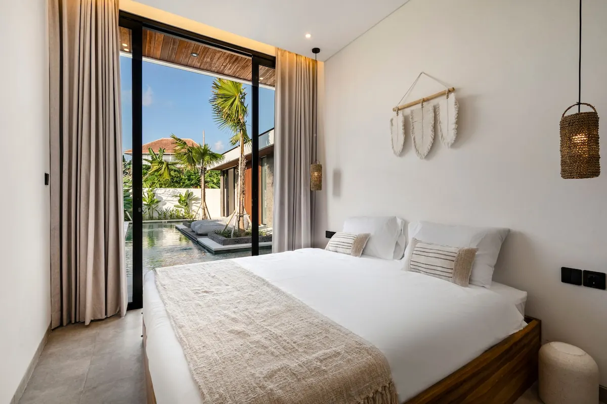 5 BR Tropical-Modern Courtyard Villa Canggu — 5BR Villa Rental in Canggu — image 2