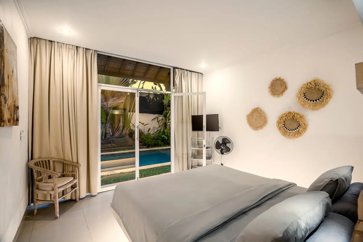 6 BR Tropical Garden Pool Villa Seminyak — 6BR Villa Rental in Seminyak — image 11