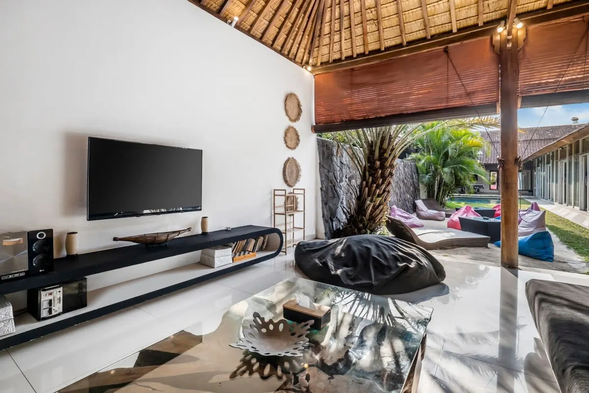 6 BR Tropical Garden Pool Villa Seminyak — 6BR Villa Rental in Seminyak — image 19