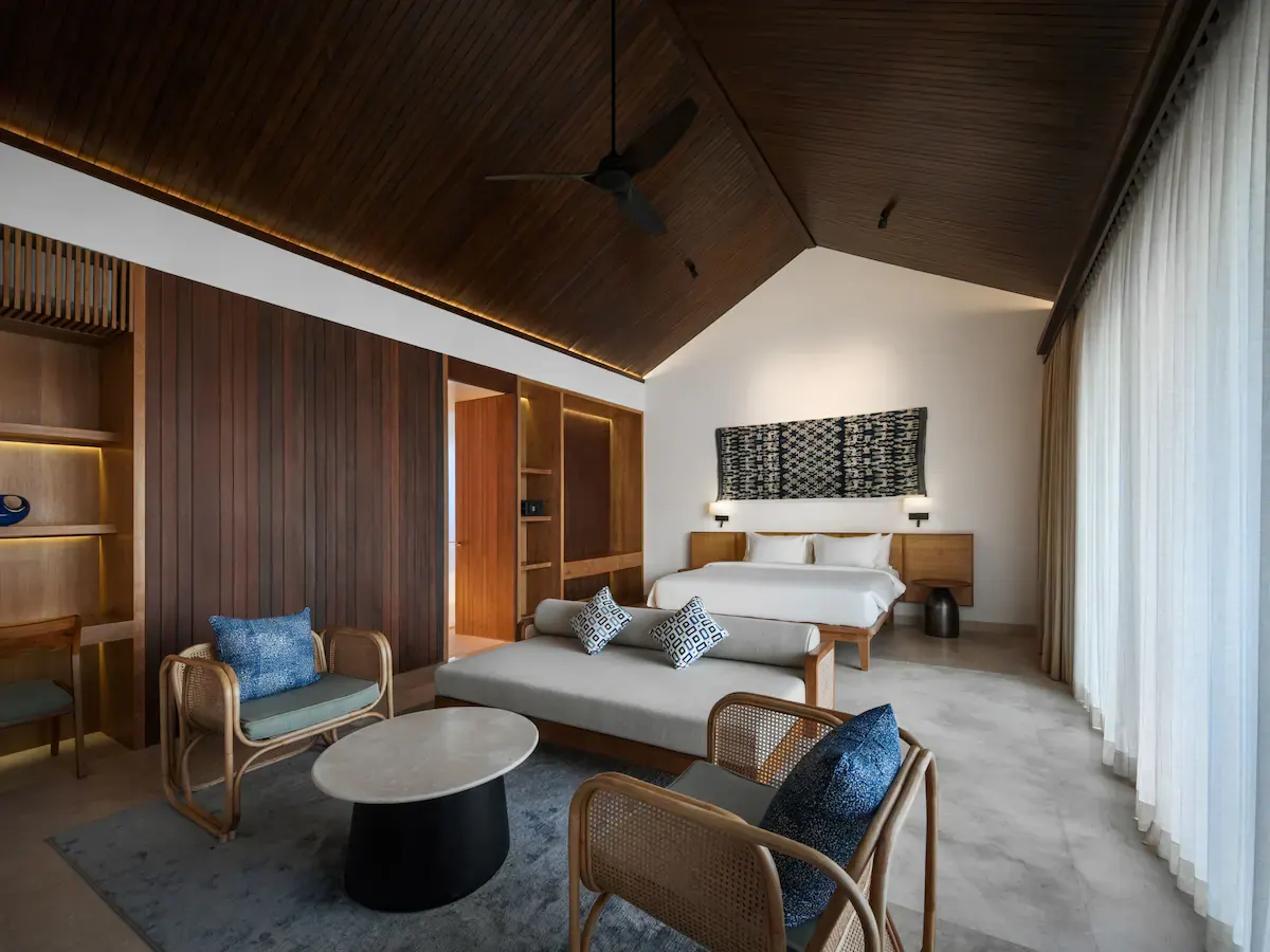 6 BR Walk-to-Beach Modern Villa Canggu — 6BR Villa Rental in Canggu — image 15