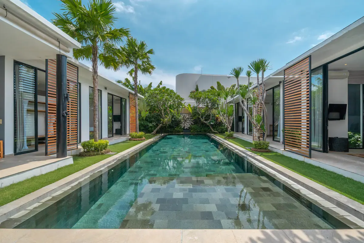 4 BR Walk-to-Beach Modern Villa Canggu — 4BR Villa Rental in Canggu — image 12