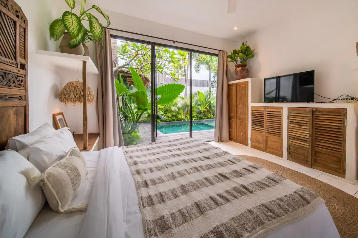 6 BR Group Open-Air Retreat Canggu — 6BR Villa Rental in Canggu — image 3