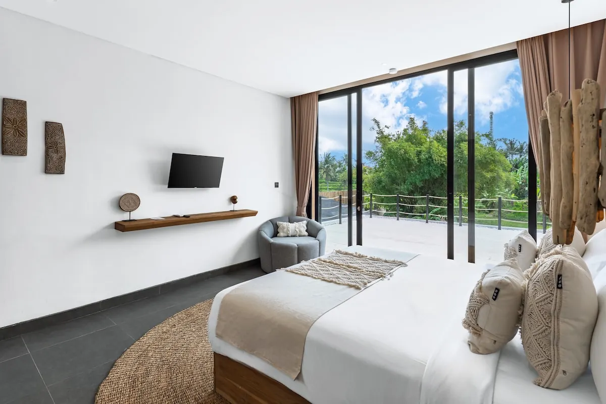 6 BR Rice-Field Infinity-Pool Villa Ubud — 6BR Villa Rental in Ubud — image 15