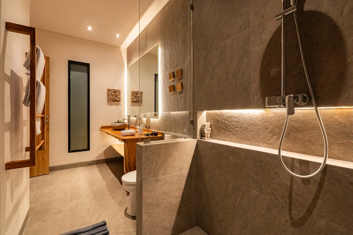 9 BR Tropical-Modern Pool Estate Ubud — 9BR Estate Rental in Ubud — image 17