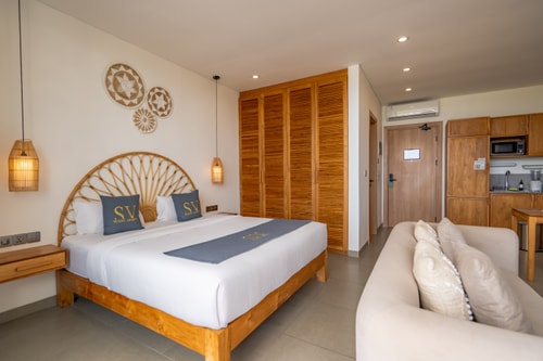 SB 303 - 1BR Pool Suite, Near Batu Belig Beach - Canggu, Bali — image 2