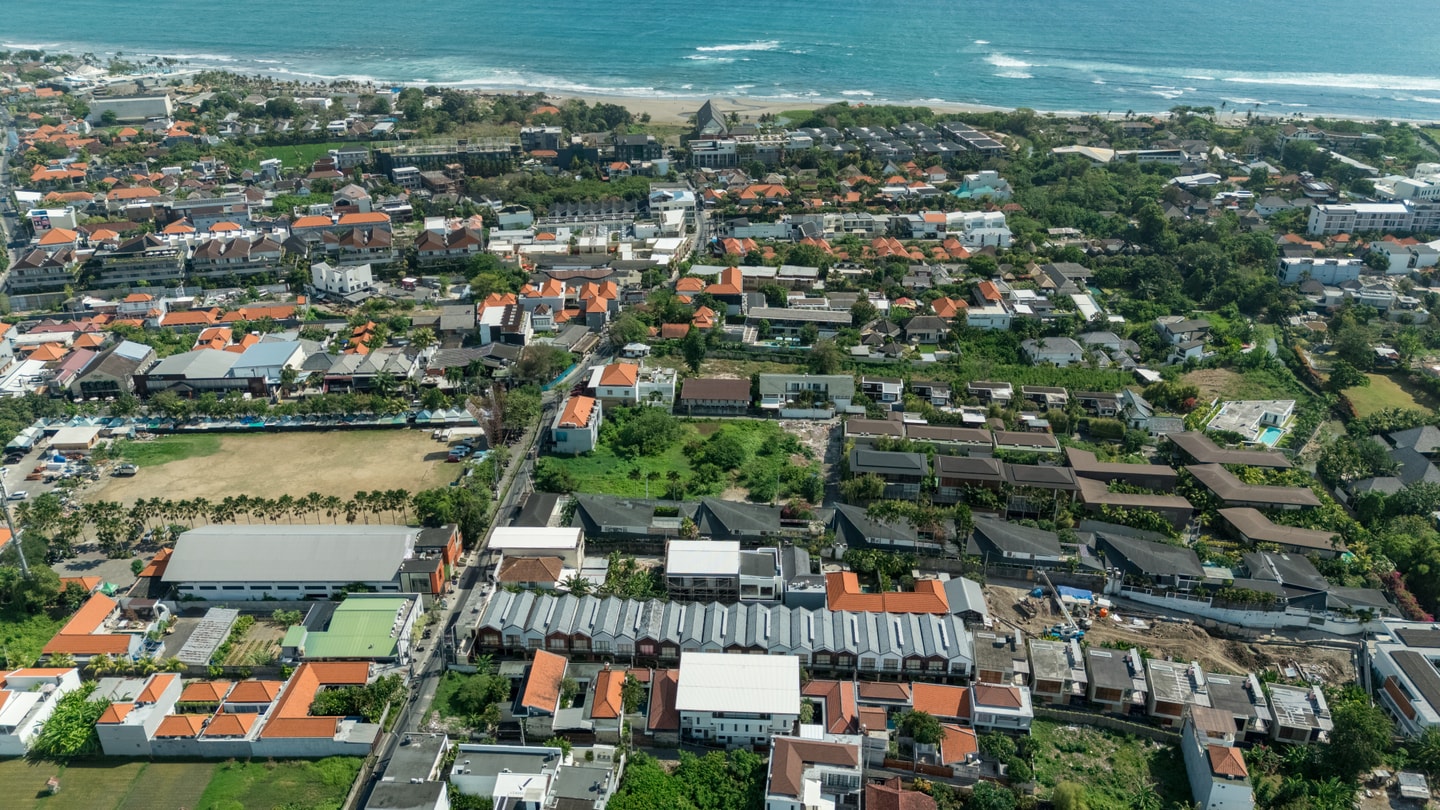 Beachtown Berawa 2BR Pool Villa | Near Cafe in Tibubeneng, Bali — image 9