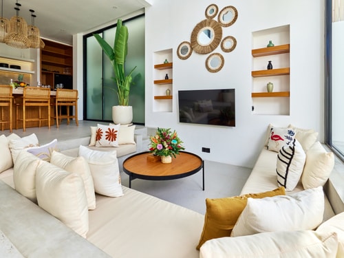 Canggu 3BR Villa w/ Rooftop & Pool, Close to Beach in Canggu, Bali — image 2