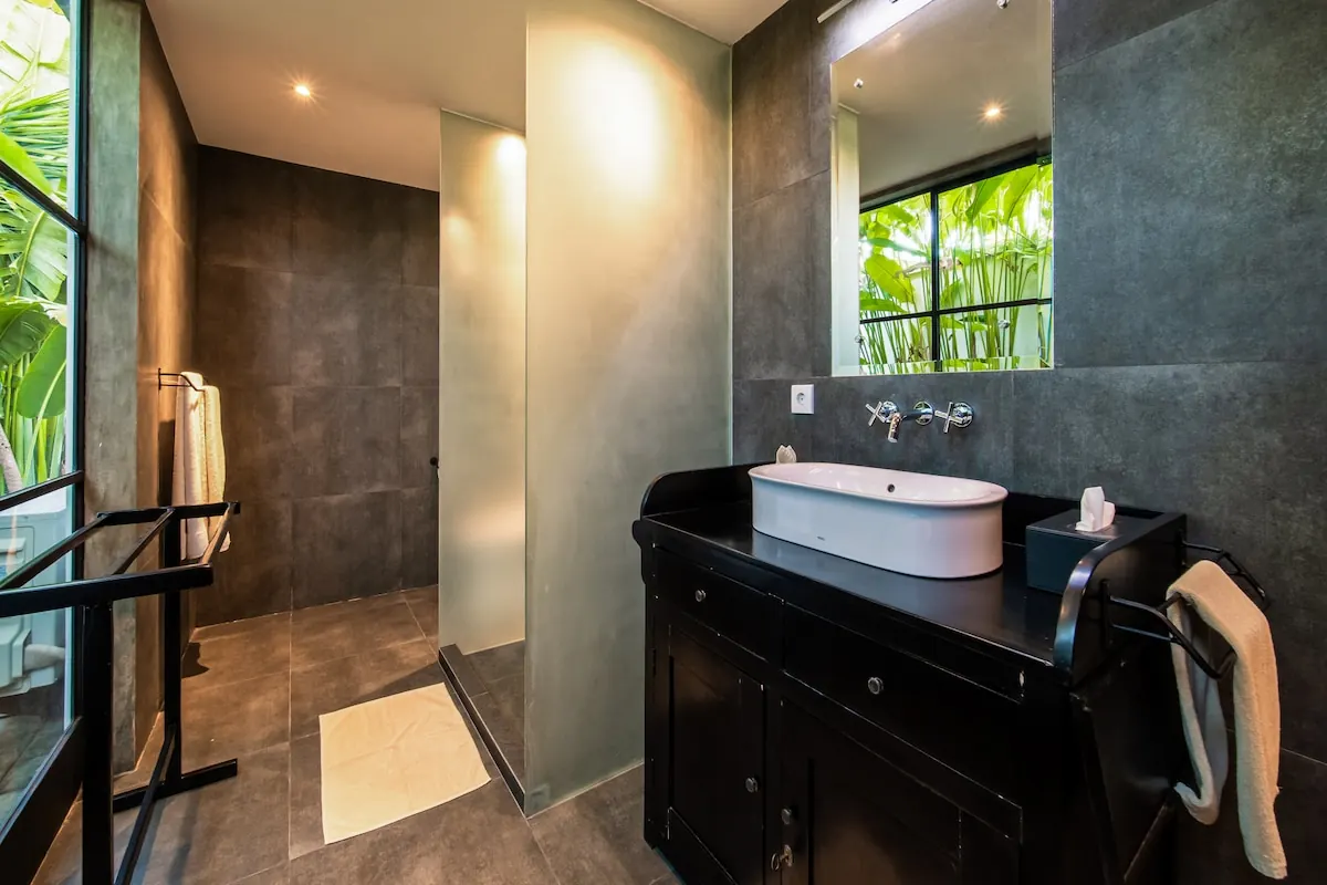 6 BR Pool Garden Residence Canggu — 6BR Residence Rental in Canggu — image 10