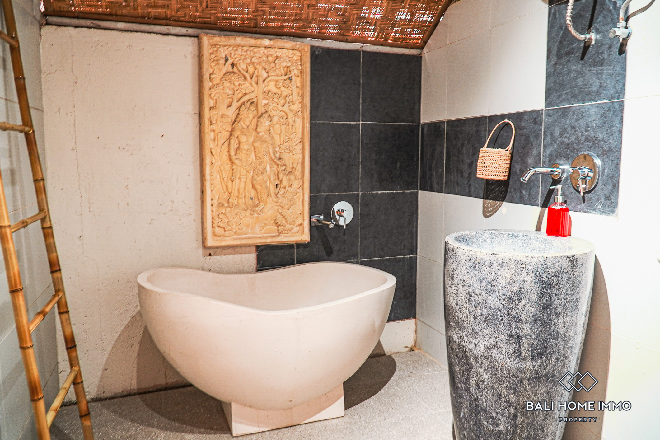 2 Bedroom Joglo Villa For Rent in Canggu — image 17