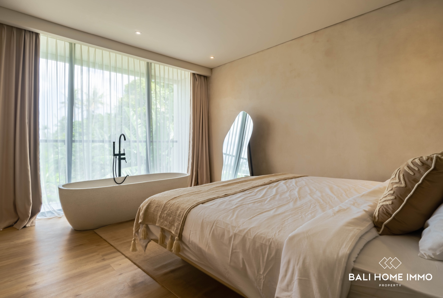 2 BEDROOM VILLA WITH RICEFIELD VIEW + AN OFFICE FOR RENT IN BALI PERERENAN — image 9