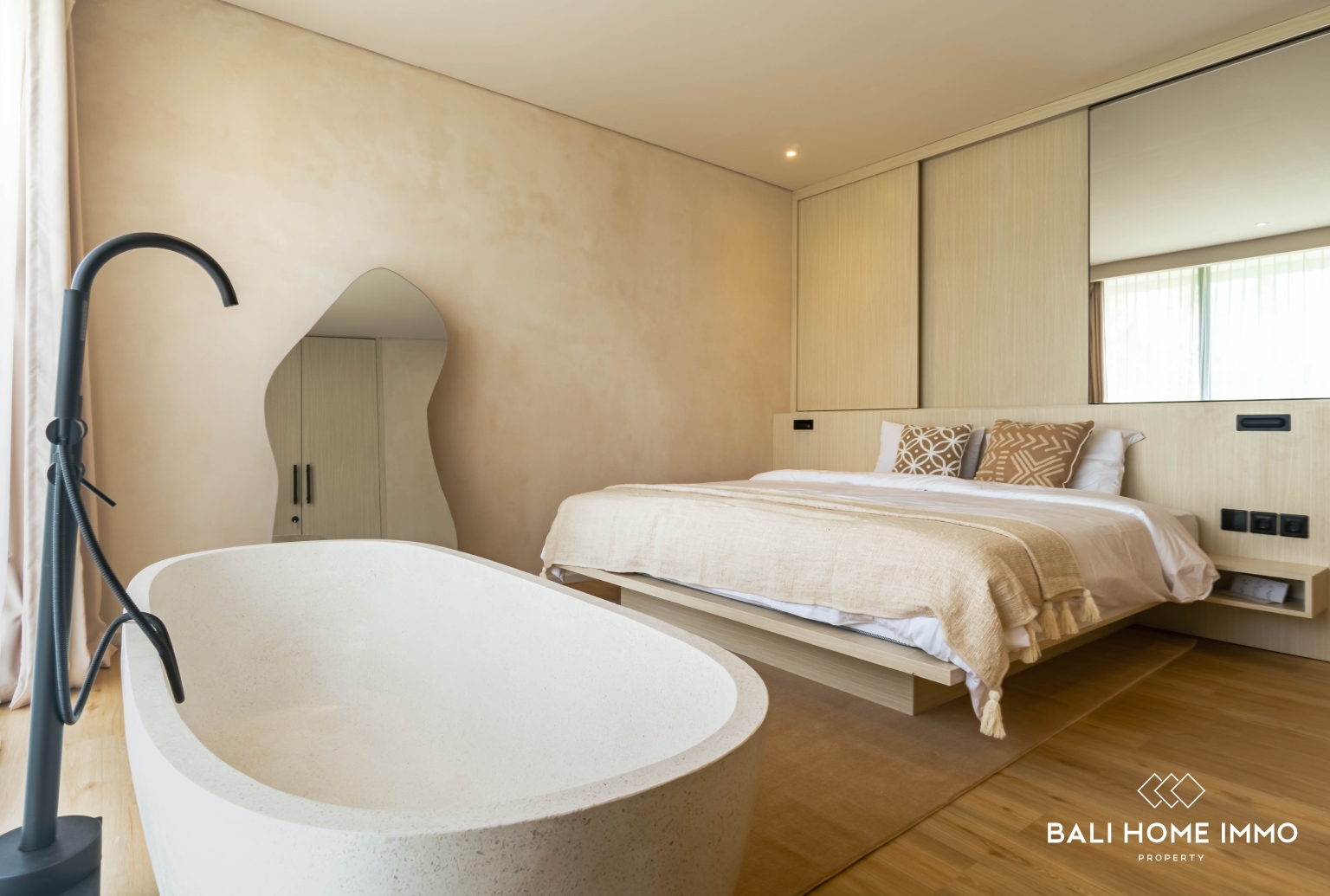 2 BEDROOM VILLA WITH RICEFIELD VIEW + AN OFFICE FOR RENT IN BALI PERERENAN — image 8