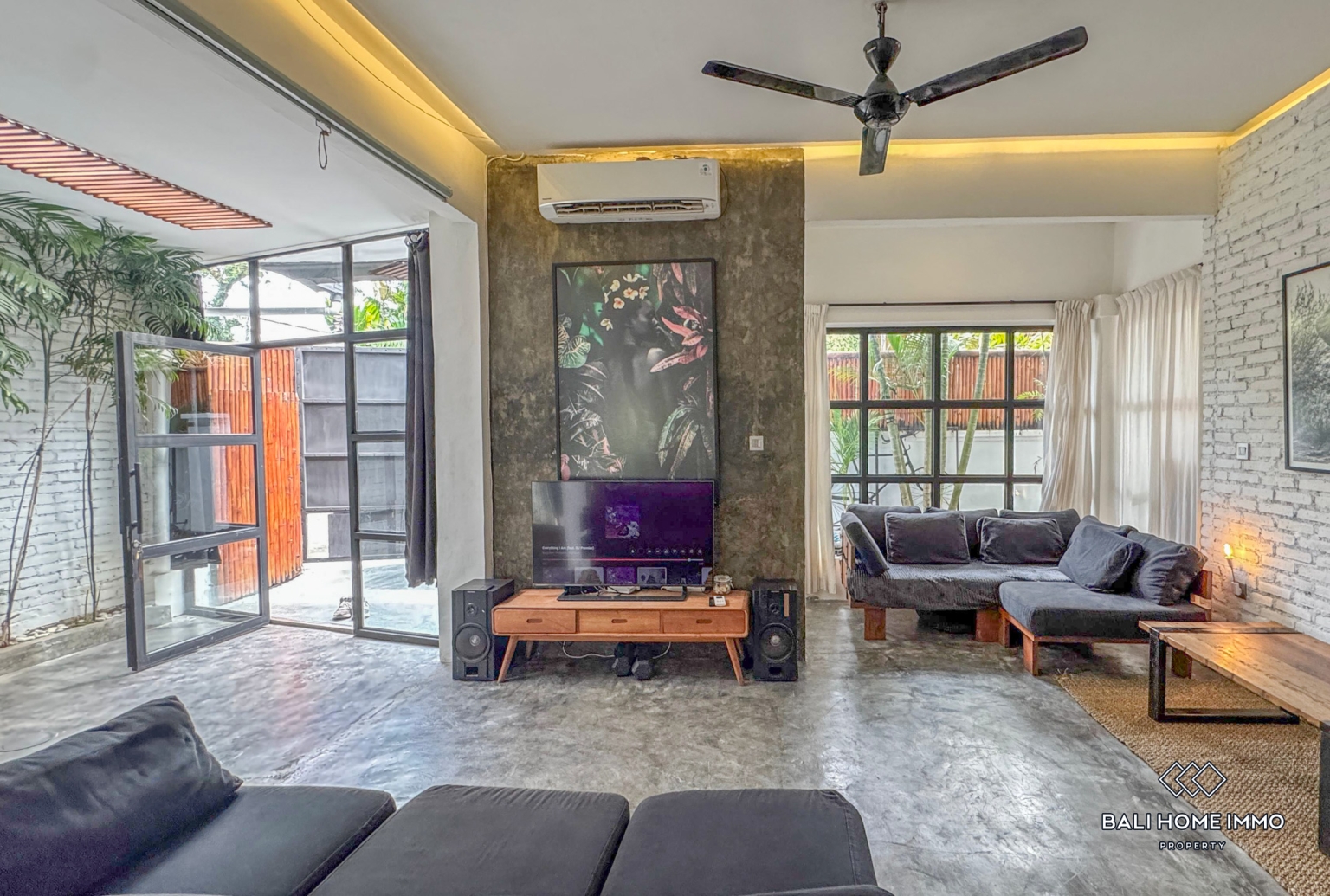 2 Bedrooms Villa for Yearly rental in Bali Canggu Berawa — image 1