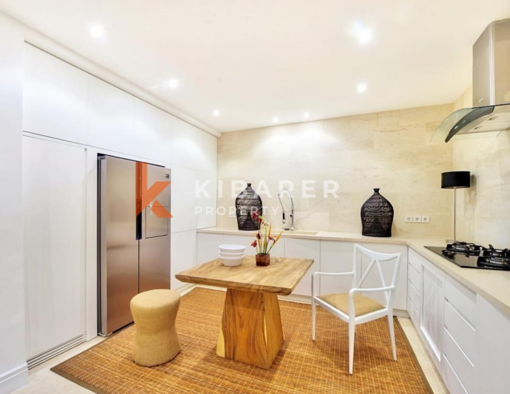 Luxury Six Bedroom Villa close to Pererenan Beach — image 7
