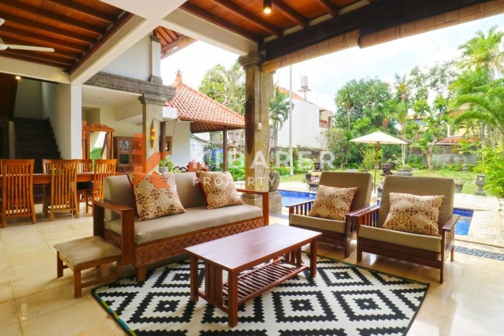 Large 3 bedrooms villa in Batu Belig — image 2