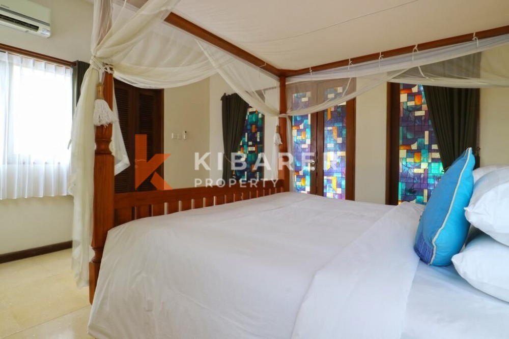 Large 3 bedrooms villa in Batu Belig — image 7