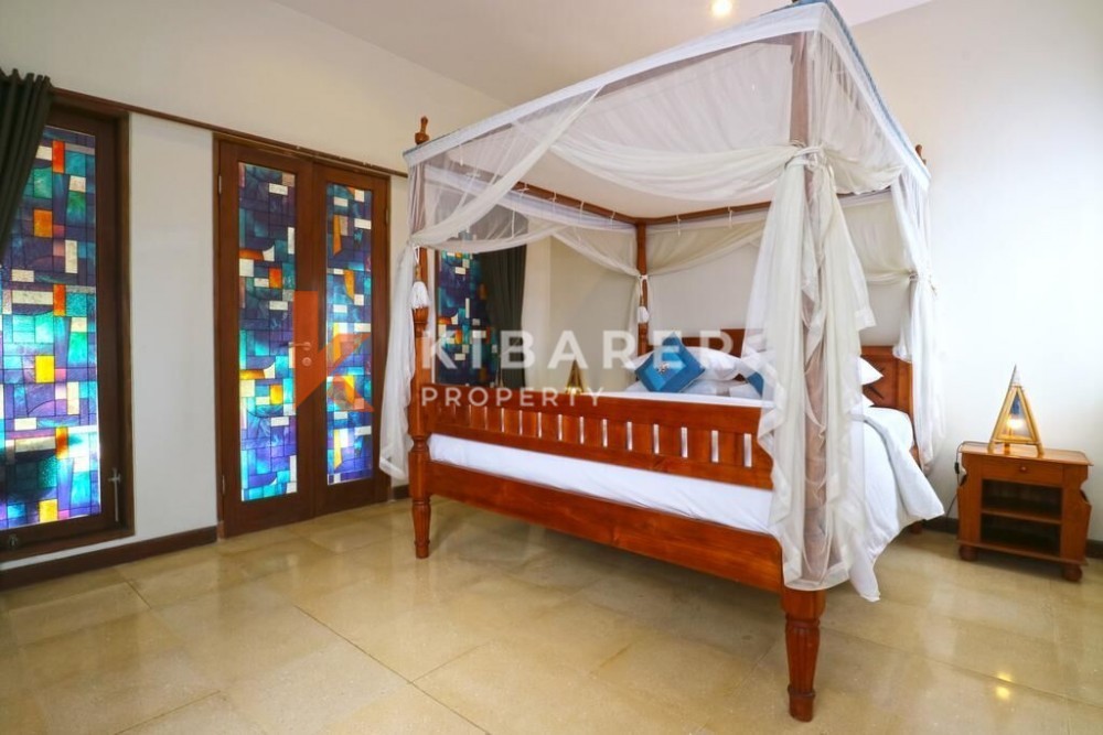 Large 3 bedrooms villa in Batu Belig — image 11