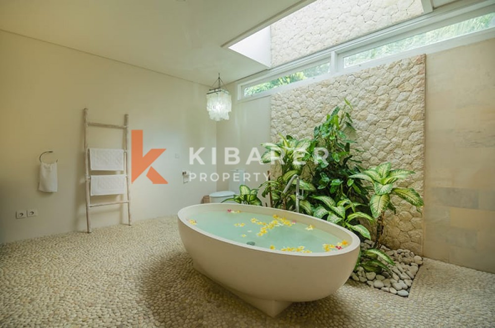 Stunning Three-Bedroom Villa with the Best Location in Canggu — image 8