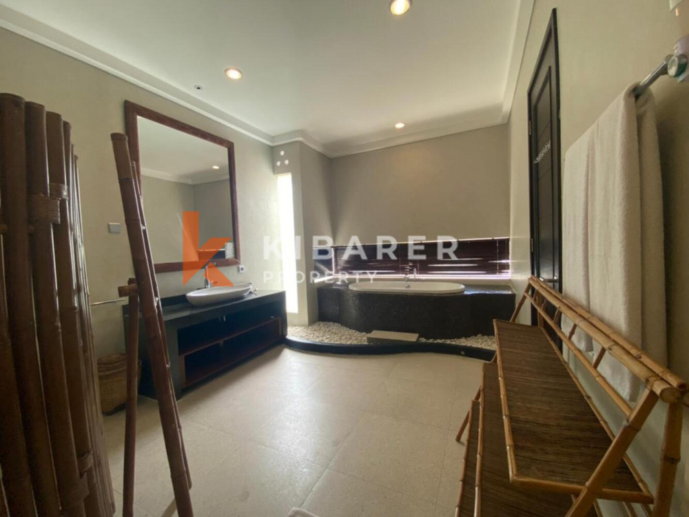 Spacious Two Bedroom Complex Villa With Enclosed Living in Nusa Dua — image 12